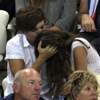punchme-ilovepayne:  niallersirishpotato:  louistomlinsonxo:  harrysnakedagain: 