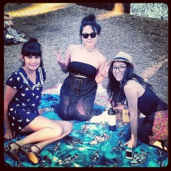 Gorgeous lady picnic time! @jonnahllamas