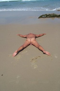 today is my Sayangs birthday and I miss him so much. It is very sad if lovers can not be together. My thought and my heart are with you Darling and I send you tons of kisses the picture is of me on a local beach love you so much xxxxxxxxxxxxxxxxxxxxxx