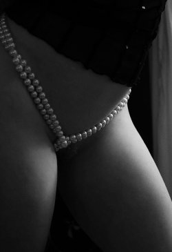 we-do-love-them-in-pearls:  we-do-love-them-in-pearls:  how many happy knots for tonight, babygirl?  ~