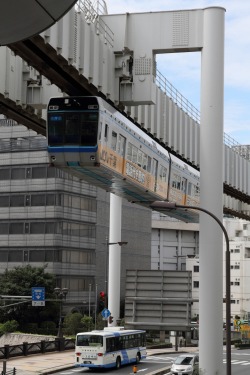 in-vagina-we-thrust:  ccal:  sazanami-ayame: 千葉都市モノレール。こっちは昔からある方の車両。県庁前駅付近にて。   Hell motherfucking no  Fuck that shit