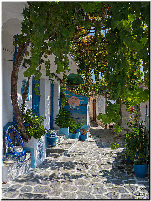 Beautiful street in Glossa, Northern Sporades, Greece (by Maria-H).