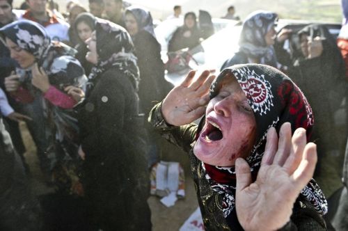 antinwo:  11111 qalbee:  nationalpost:  Iran raises toll from Saturday’s earthquakes to 306 de