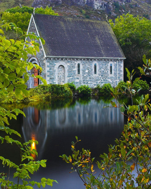 Small church at Gougane Barra in Cork County, Ireland (by mail2jmcl).