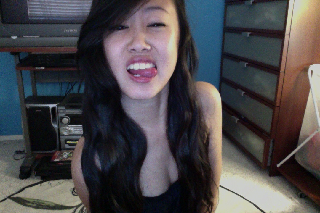 ellieewelliee:  Hi. I don’t know why my tongue is out a lot. Haha. Chinkaaayy