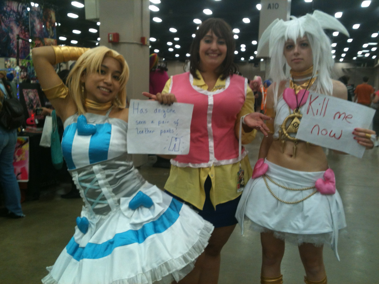 martininamerica:  anzumazaki:  Marik and Bakura cosplaying as Panty and Stocking.