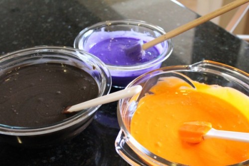 ladypandacat:  Halloween Rainbow Cake 