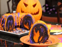  Halloween Rainbow Cake 