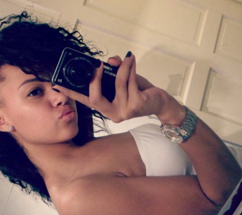 flyestfemales:  flyestfemales http://charntemariah.tumblr.com/ 