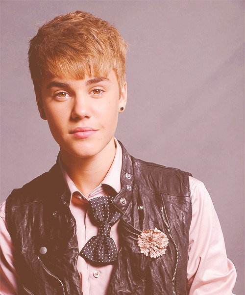 bieberlight:  7/20 appearances of justin bieber 