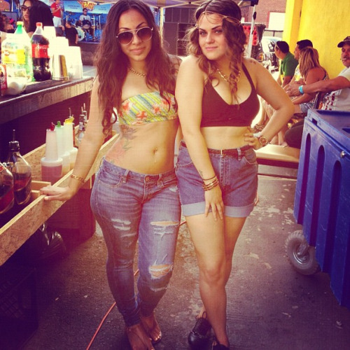 allthickwomen:  Sharee is on the left. 