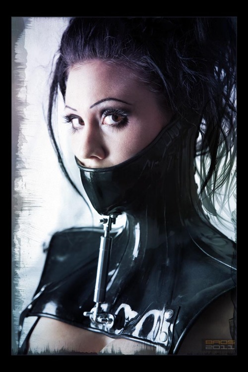 archangelskytower:  Rigid Silence Model: Lacy Black Photographer: Jeff Vanelle (BaosPhotography.com)