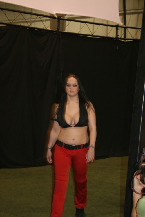 Porn photo Mia Yim vs Annie Social Source:dafalcon10.blogspot.com