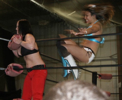 Mia Yim vs Annie Social Source:dafalcon10.blogspot.com