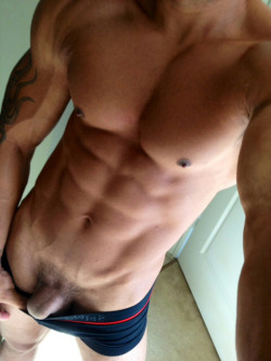 cumintheass:  rawman43:  Just love those nipples and abs! What a cock tease!!  hmmmmmmmmmmmm