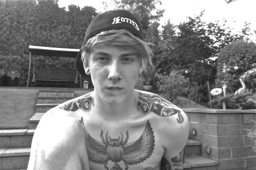 lonewolfuk:  Actually dragged my vampire self out to enjoy the sun. 