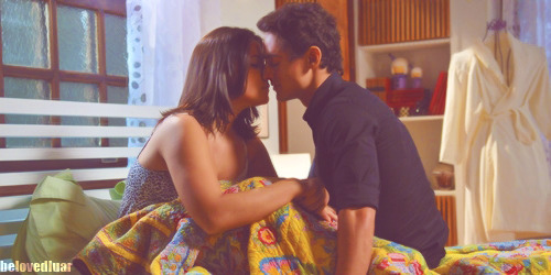 belovedluar:  ∟ Pilar e Miguel se beijam. 