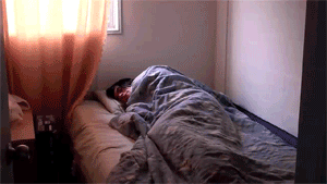 Mi mamá despertándome por las mañanas: