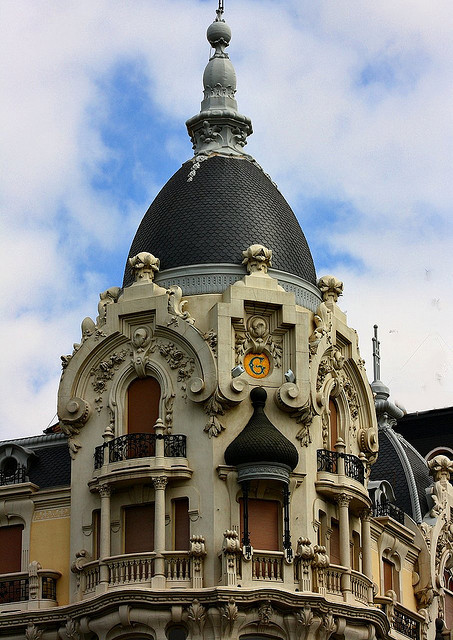 Architectural details at Casa Gallardo in Madrid, Spain (by Carlos Viñas).