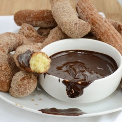 fuckyeahmexico:   no manches mexicanfoodporn:  CHURROS + CHOCOLATE