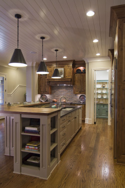 georgianadesign:  Charlotte kitchen by Carolina Design Associates.