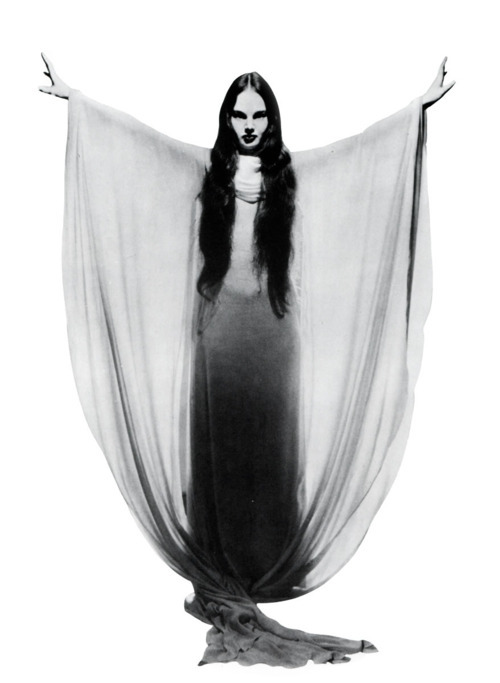 strigisarcana:  Carroll Borland as Luna Mora in “Mark Of The Vampire.” 