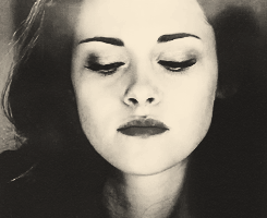 askthetwilightsaga:   Edward: Eu respondi a uma pergunta parecida com essa… Bom,