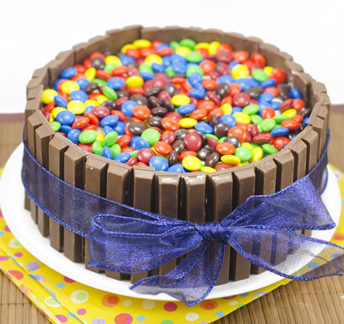 Kit Kat Cake-Definitely making something similar to this for my mum&rsquo;s birthday on Saturday!