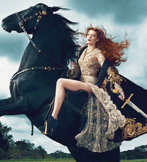 hellsownoption:rashaka:nextlevelbussy:Florence Welch for Voguenow fuck yeah that is a cool coverMy g