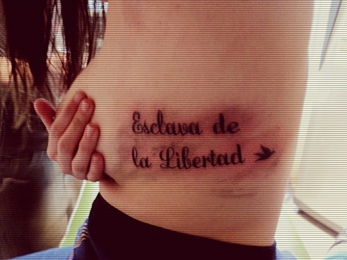 natiflyweedme:  mi primer tatuaje y se nota el aro:B haha      ”Esclava de la