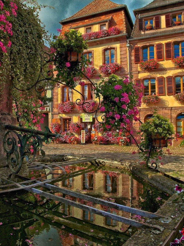 bluepueblo:  Village Fountain, Bergheim, France photo via rachelle 