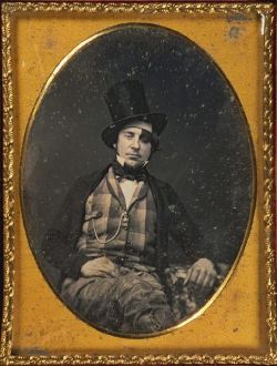 tuesday-johnson:  ca. 1840-60, [daguerreotype portrait of a gentleman wearing top hat and patch over left eye] via Harvard University’s Houghton Library, Department of Printing and Graphic Arts, Harrison D. Horblit Collection of Early Photography 
