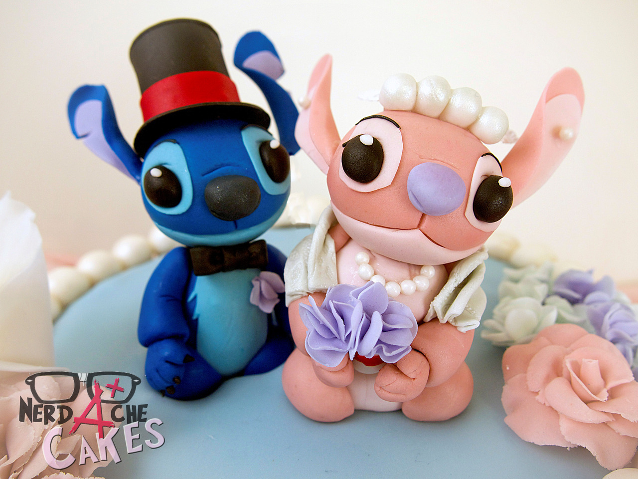 nerdache-cakes:  A Stitch and Angel wedding cake! The bride wanted something elegant-
