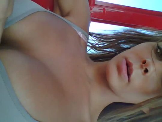 nerdgazmz:  madisonivy420:  Whippin Jugs out &amp; Rippin Blunts with @Heatherstarlet High above #GreatAmerica  Sooooooooooo hot