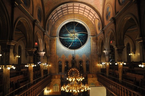 nicejewishgoyl: 303bookworm: Eldridge Street Synagogue Sanctuary Window (via New York City Museum-