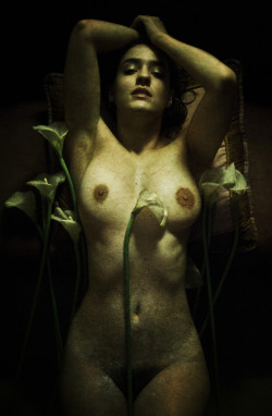 s-k-in:  underview: edwardisais:  © Edward Ysais Photography  Please visit S(K)IN - fine erotic art  voll schön