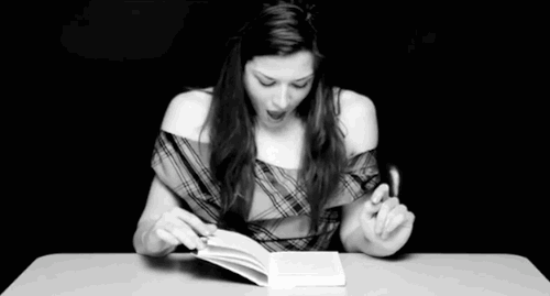elarcadefino:  Stoya y el placer de leer un libro. 