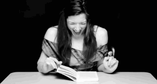 elarcadefino:  Stoya y el placer de leer un libro. 