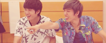 babosaur:  dongwoo & woohyun laughing at the other members. 