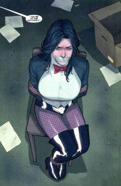 ahhhshaddup:  I looove Zatanna. 