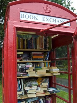 thekidssweusedtobe:   Lots of villages in the UK have turned red telephone boxes into mini libraries, just take a book and leave one behind.  omfg where are these 