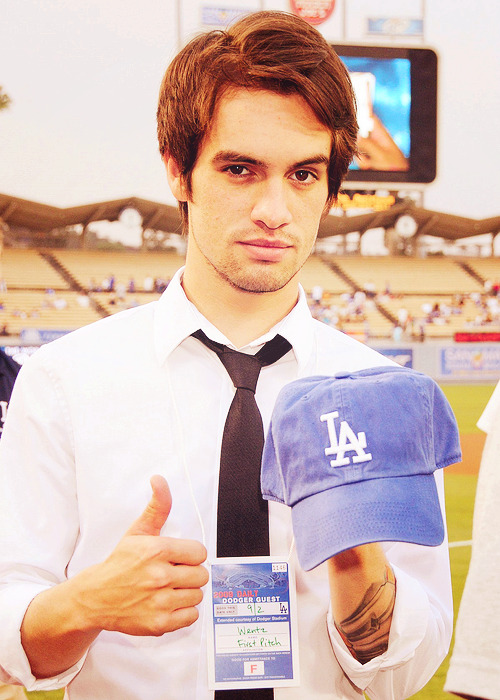williamfuckettintheass:6 pictures of Brendon Urie that make me want to cry
