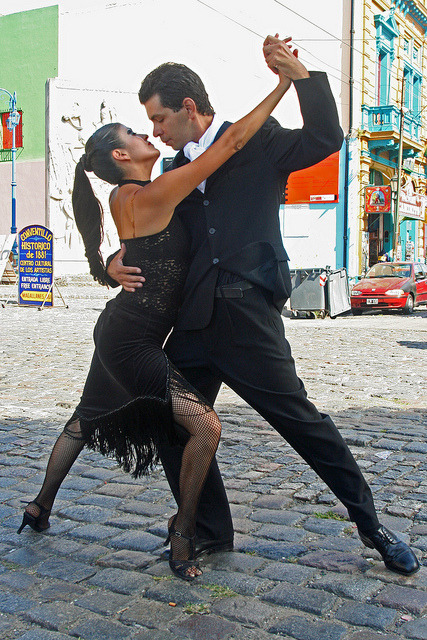 Street tango in La Boca, Buenos Aires, Argentina (by Kevin Hughes).