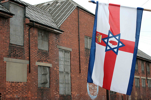 thegreatrefusal:  seanmacdiarmada:  An Israeli flag imposed on the ‘Ulster banner’, the 