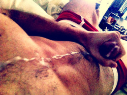 boysaretoohot:  Morning wood 