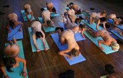 dothingsnaked:  Join a naked Yoga class!