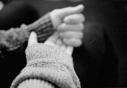 dontbelievehersmile:  black and white blog :)