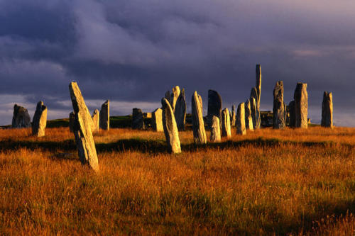 iloveitscottish: Callanish Standing Stones which date back around 5000 years ago.From Lonely Planet
