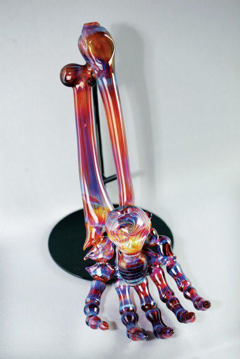 welovetheherb:  Skeleton Pipe  Holy shit