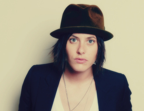 missdontcare-x:  Kate Moennig. 